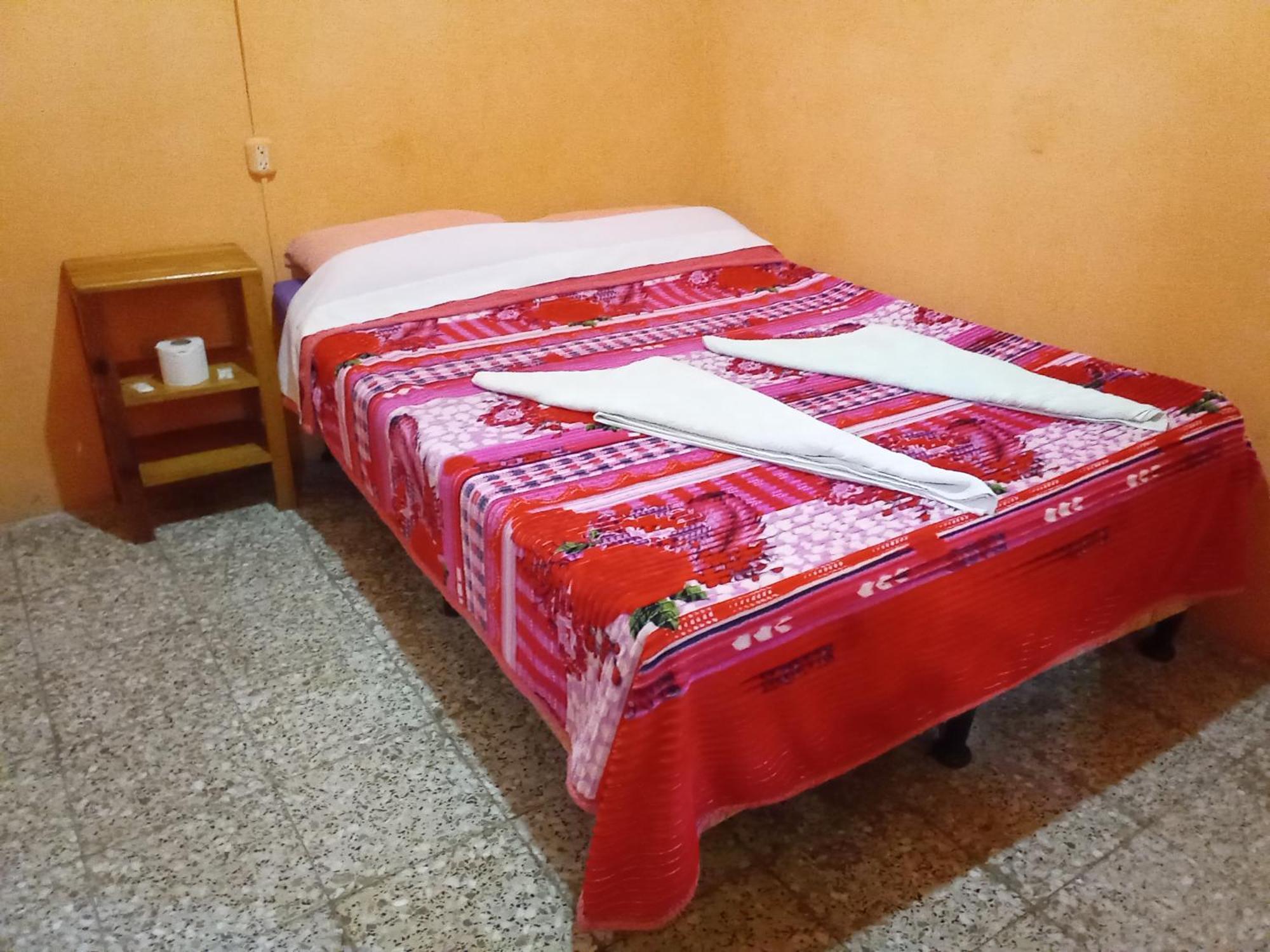 Hospedaje Santo Domingo Panajachel Exterior photo
